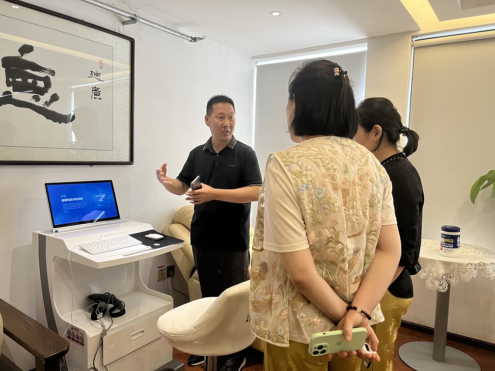 爱托优健康管理机器人设备